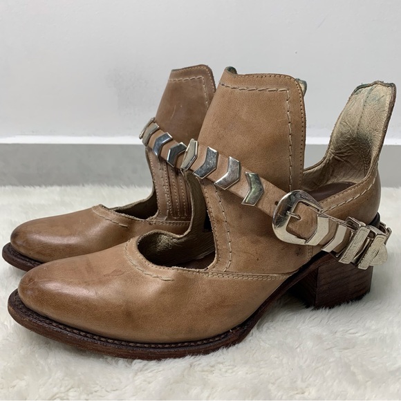 Free Bird by Steven Women's Blade In Taupe Chain Ankle Booties Size 7 - Picture 4 of 15